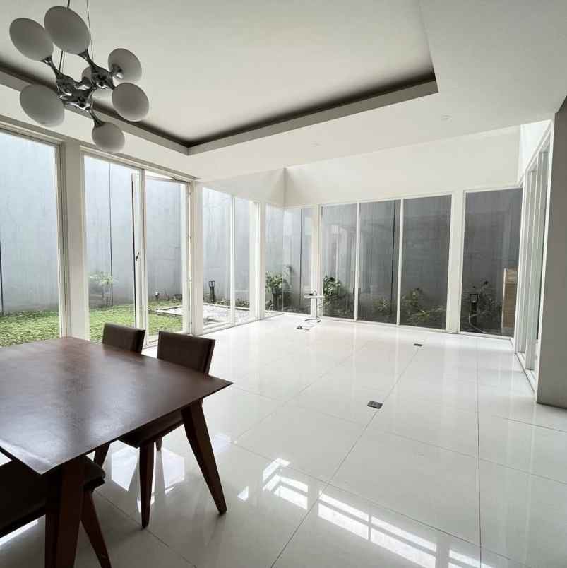 dijual rumah graha famili blok w