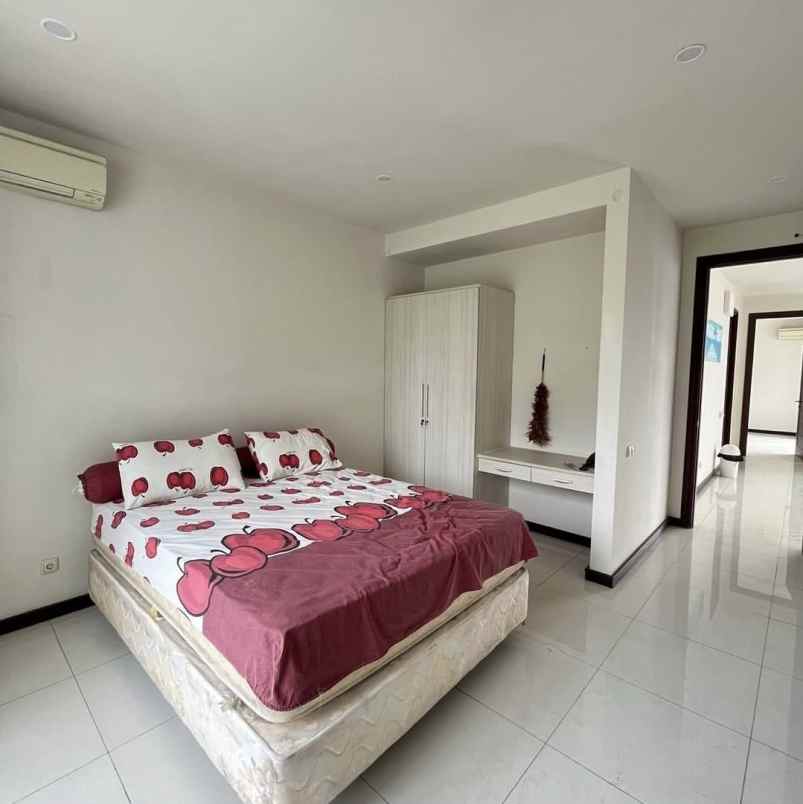 dijual rumah graha famili blok w