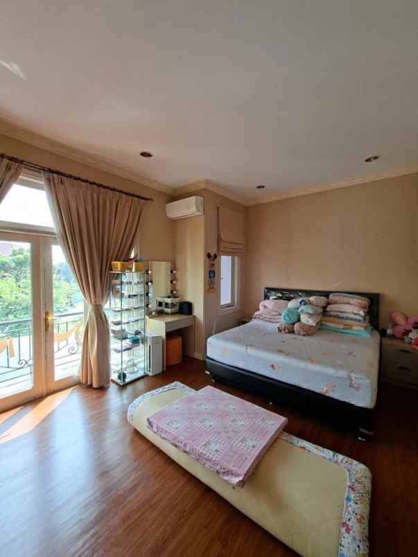 dijual rumah graha famili surabaya