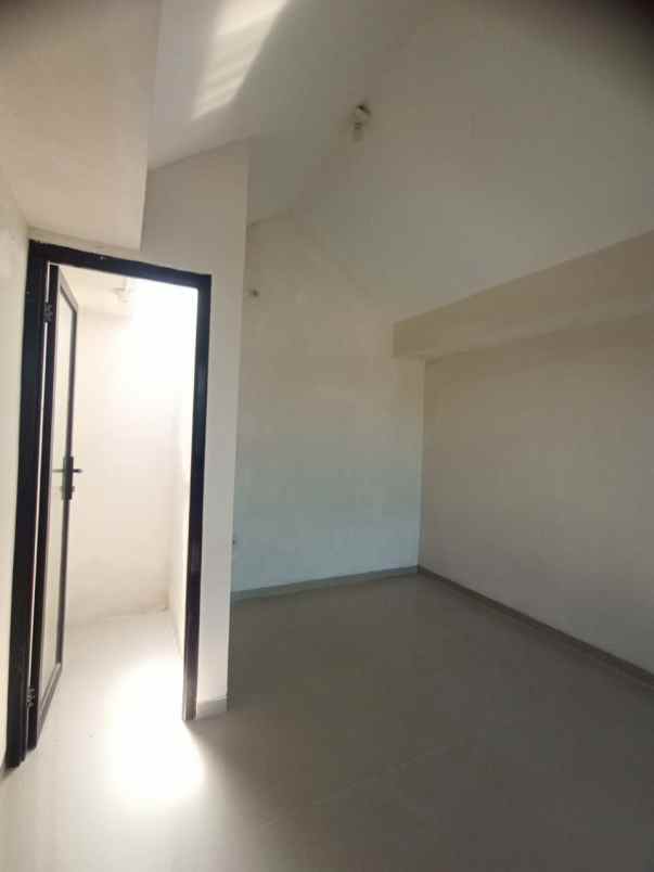 dijual rumah green terecce