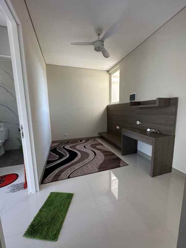 dijual rumah greenlake citraland blok cg