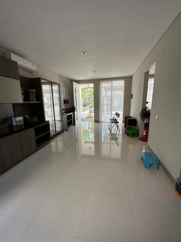 dijual rumah greenlake citraland blok cg