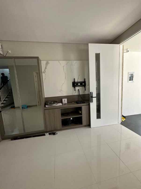 dijual rumah greenlake citraland blok cg