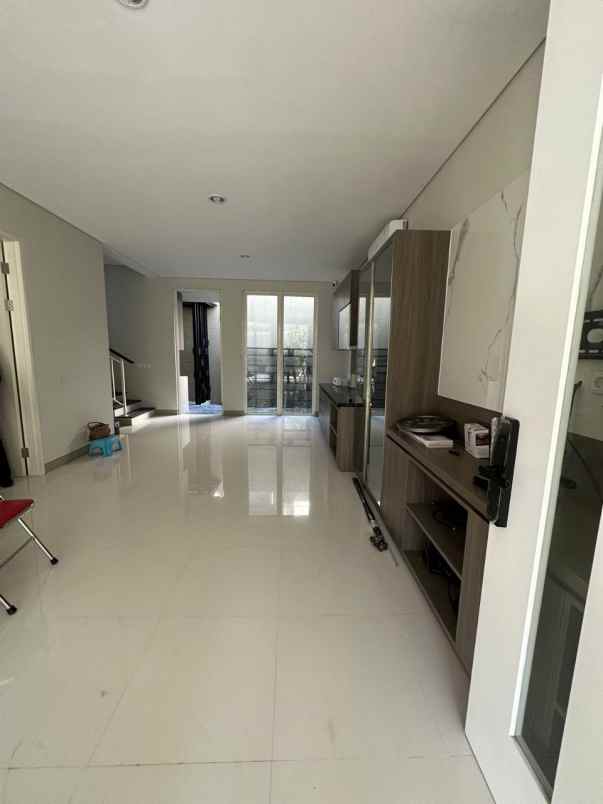 dijual rumah greenlake citraland blok cg