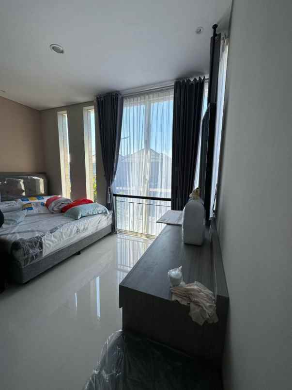 dijual rumah greenlake citraland blok cg