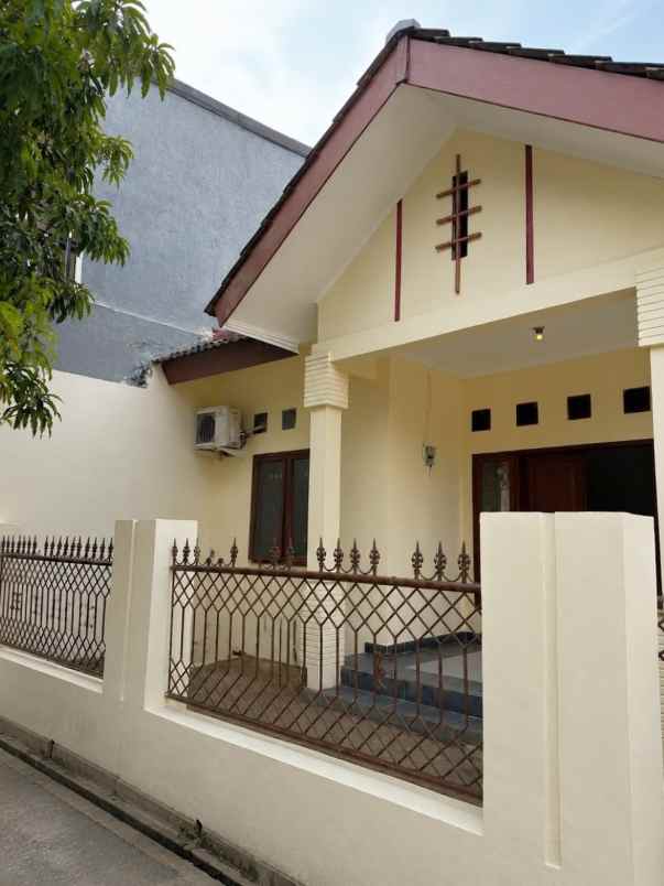 dijual rumah harapan indah 1 perumahan