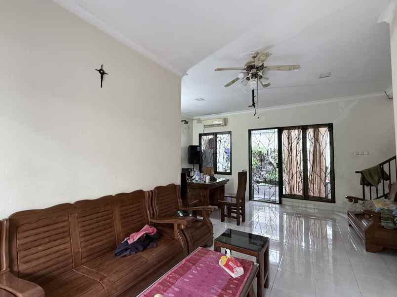 dijual rumah harapan indah