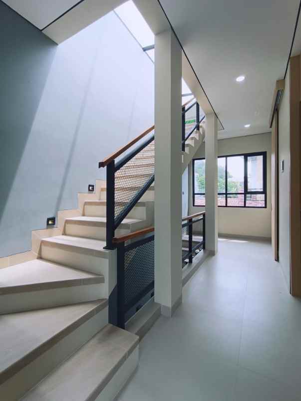 dijual rumah jagakarsa