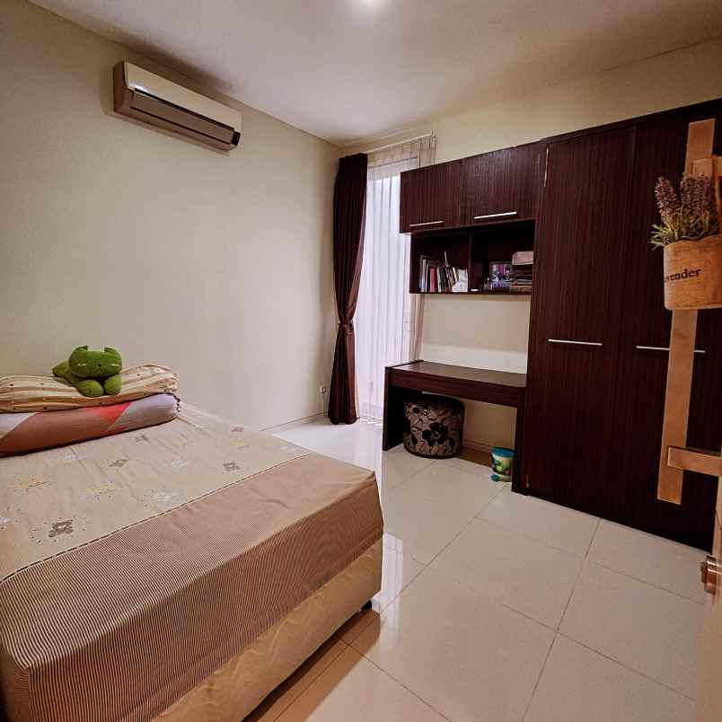 dijual rumah jalan citraland utama