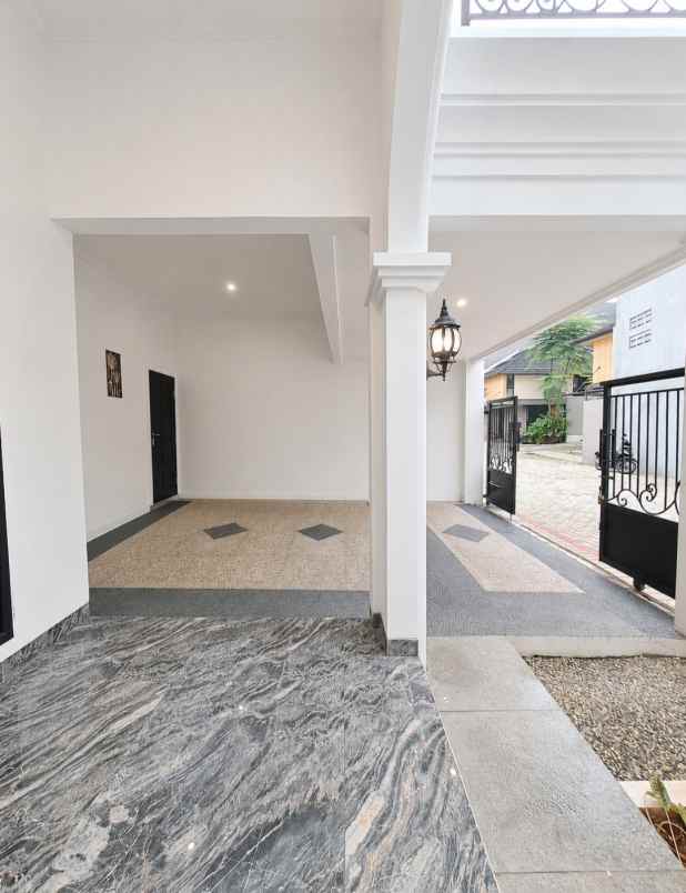 dijual rumah jalan desa putra srengseng