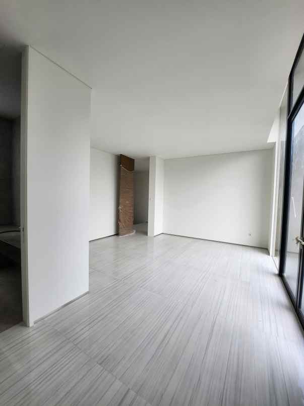 dijual rumah jalan dian istana