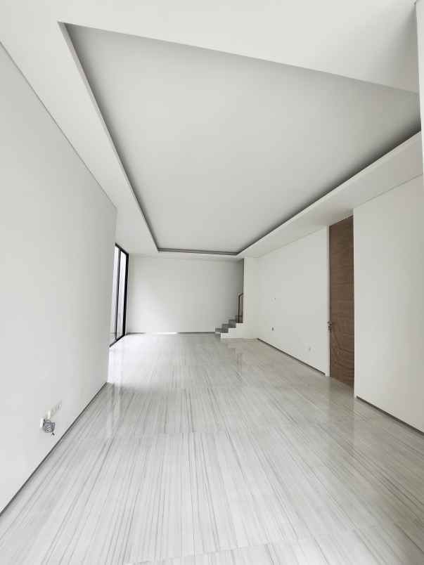 dijual rumah jalan dian istana