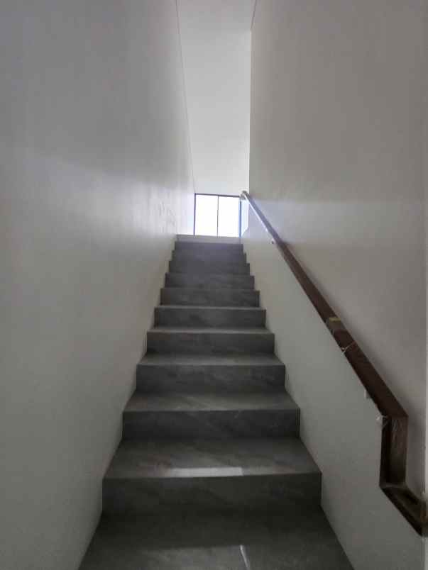 dijual rumah jalan dian istana