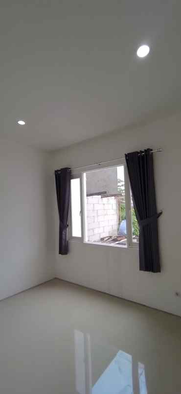 dijual rumah jalan dian istana