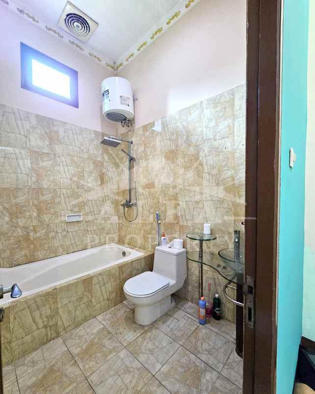 dijual rumah jalan enggano