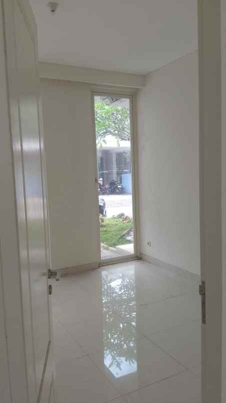 dijual rumah jalan grand pakuwon