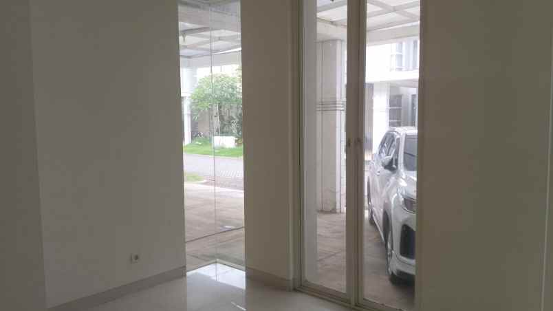 dijual rumah jalan grand pakuwon