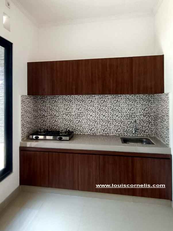 dijual rumah jalan padang luwih