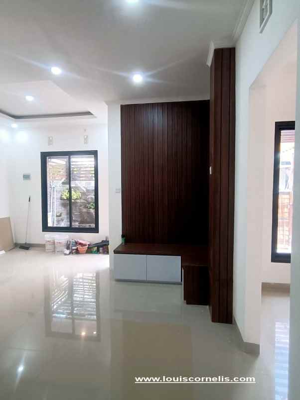 dijual rumah jalan padang luwih