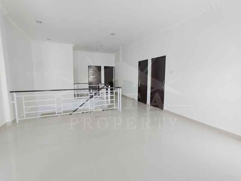 dijual rumah jalan putri candramidi