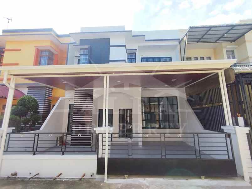 dijual rumah jalan putri candramidi