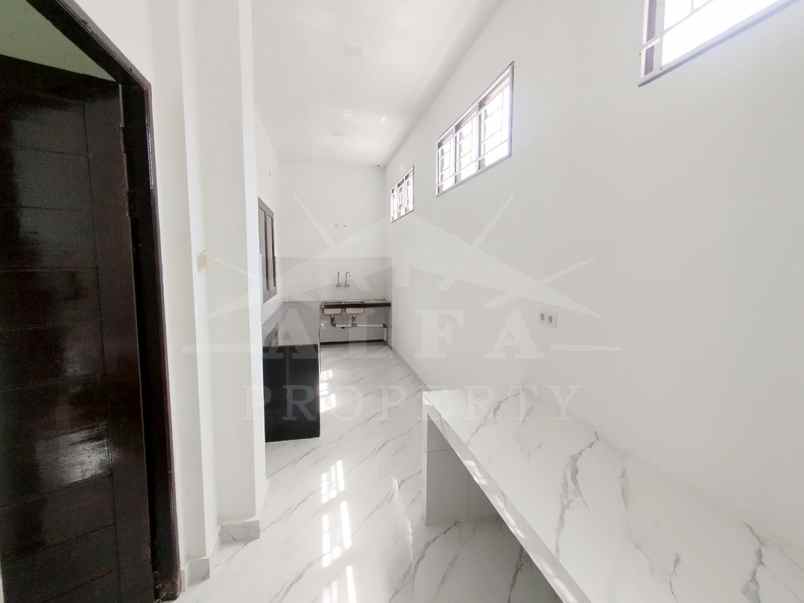 dijual rumah jalan putri candramidi