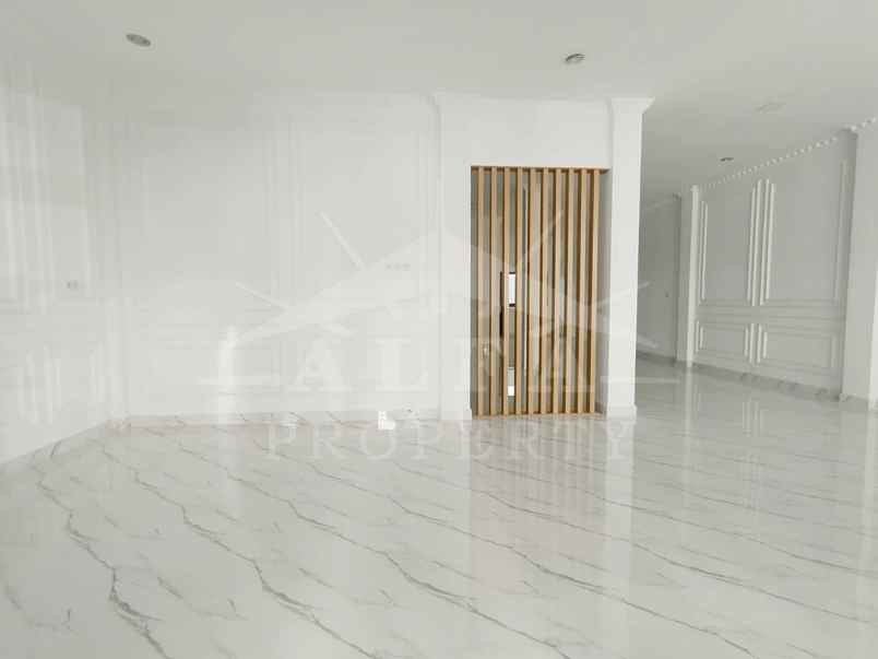dijual rumah jalan putri candramidi