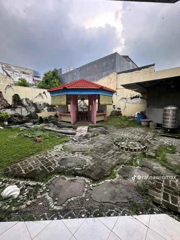 dijual rumah jalan raya darmo harapan