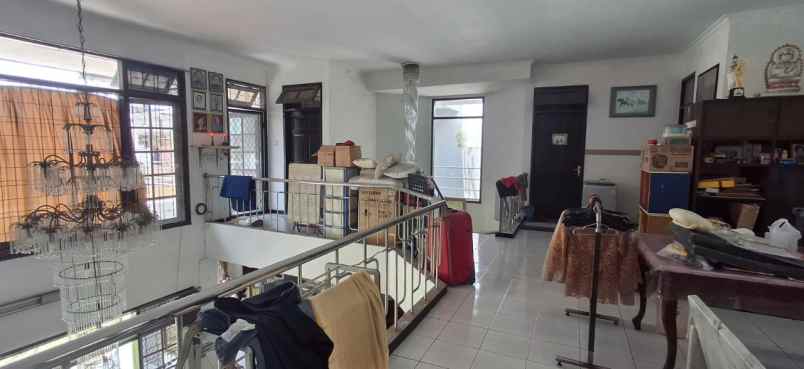 dijual rumah jalan raya darmo harapan