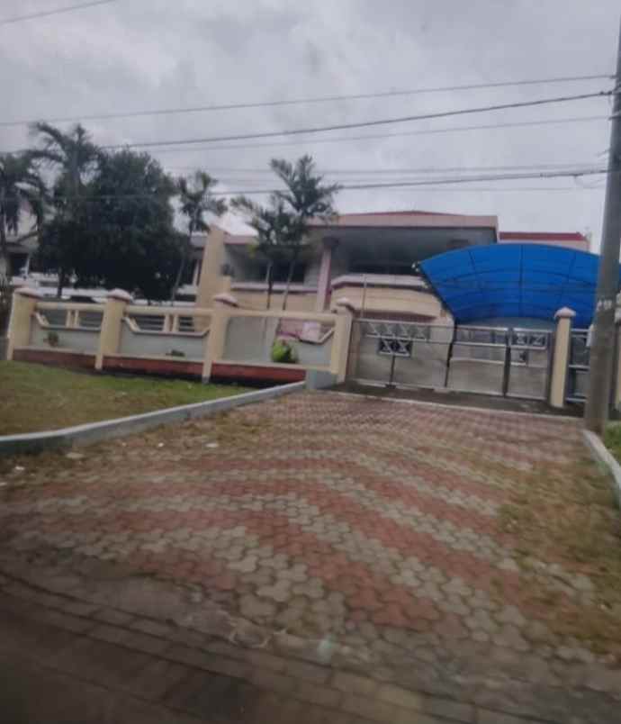 dijual rumah jalan raya darmo harapan