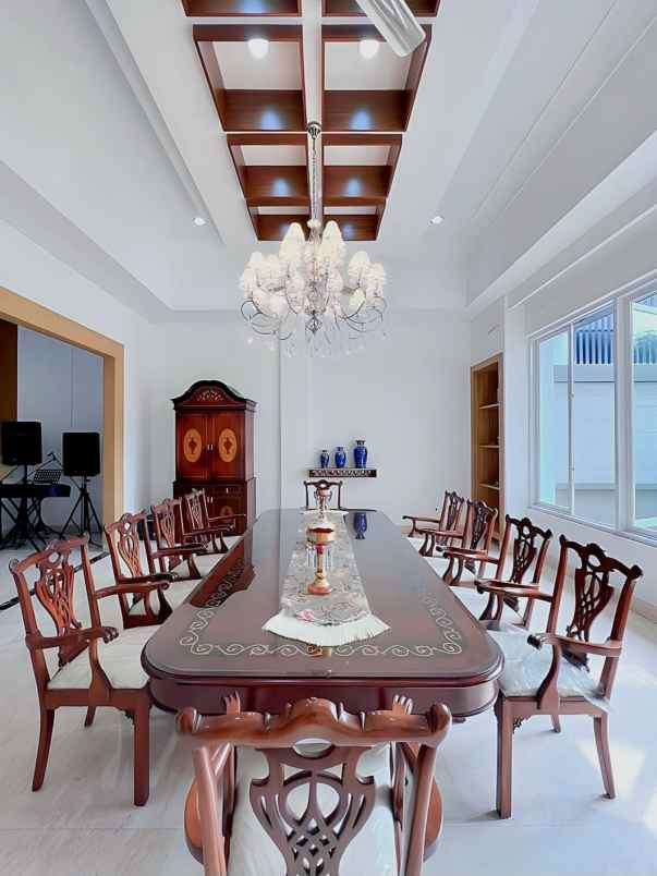 dijual rumah jalan raya lebak bulus