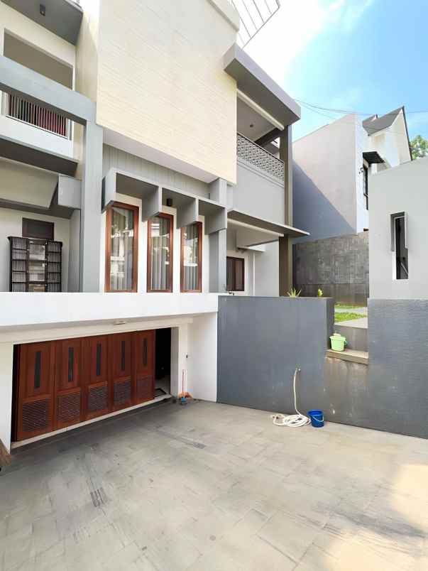 dijual rumah jalan raya lebak bulus