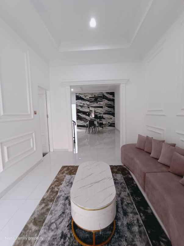 dijual rumah jalan raya meruya selatan