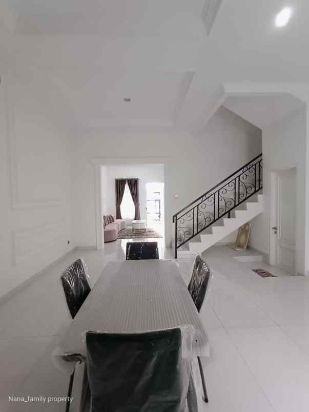 dijual rumah jalan raya meruya selatan