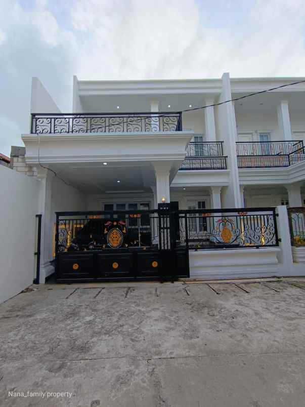 dijual rumah jalan raya meruya selatan