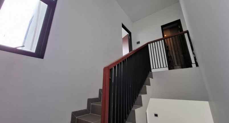 dijual rumah jalan raya pondok cabe