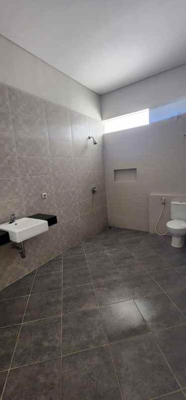 dijual rumah jalan royal residence