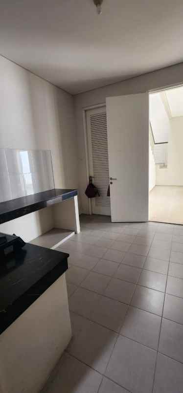 dijual rumah jalan royal residence