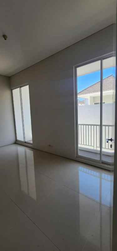 dijual rumah jalan royal residence