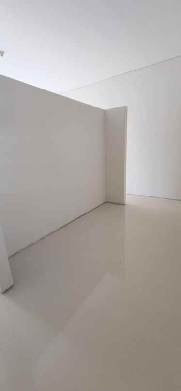 dijual rumah jalan royal residence