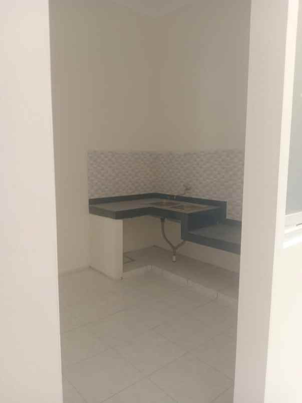 dijual rumah jalan royal residence