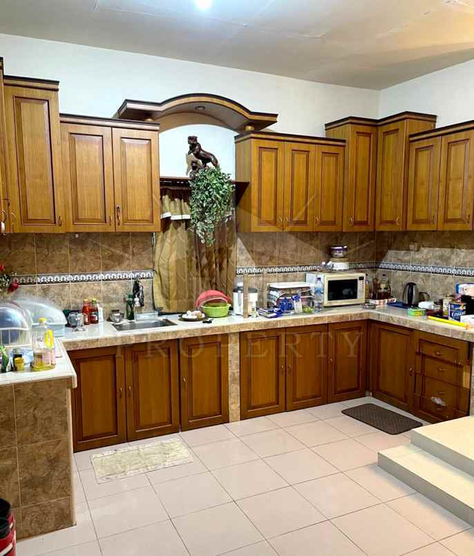 dijual rumah jalan suhada