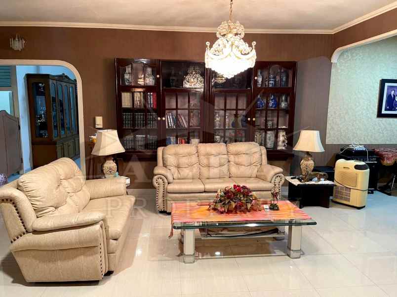 dijual rumah jalan suhada