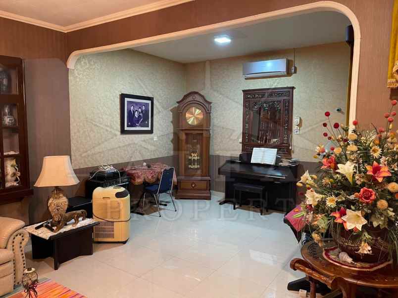 dijual rumah jalan suhada