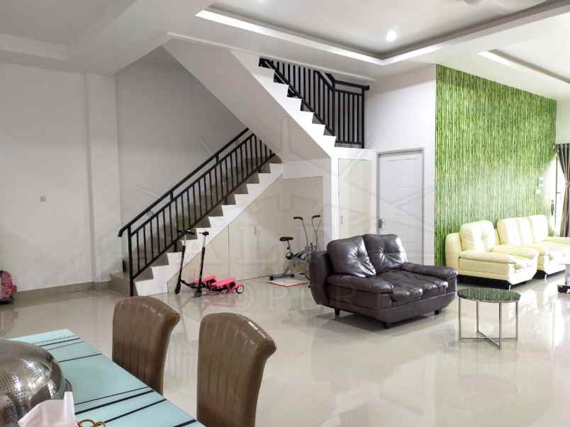 dijual rumah jalan sungai raya dalam