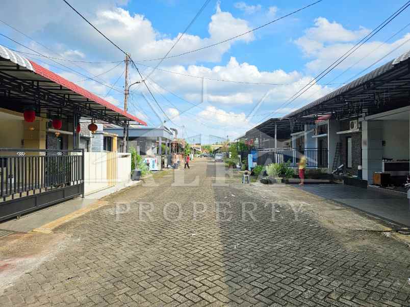 dijual rumah jalan sungai raya dalam