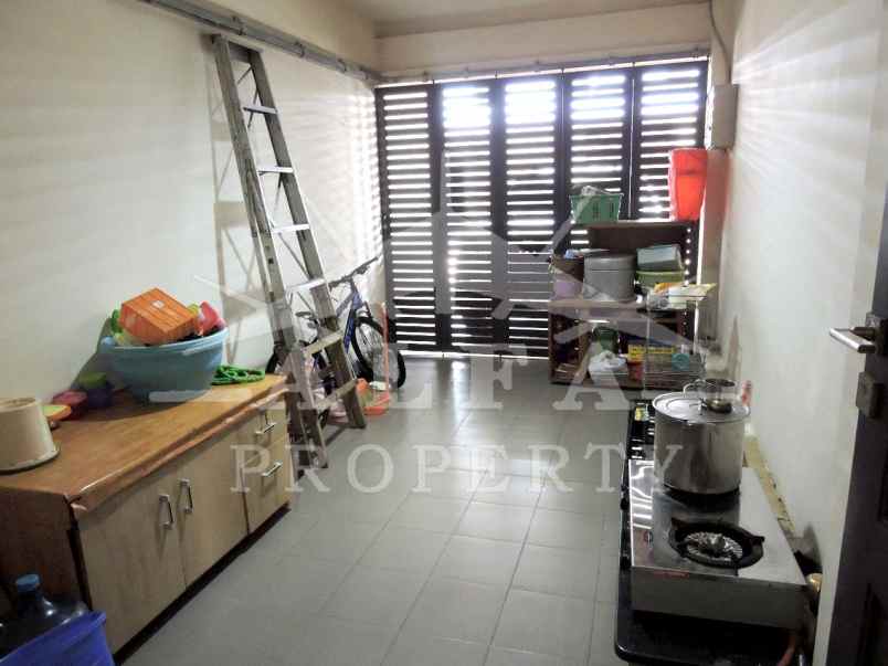 dijual rumah jalan surya