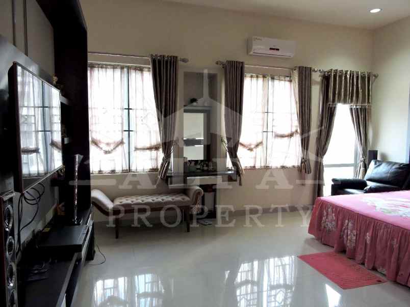 dijual rumah jalan surya