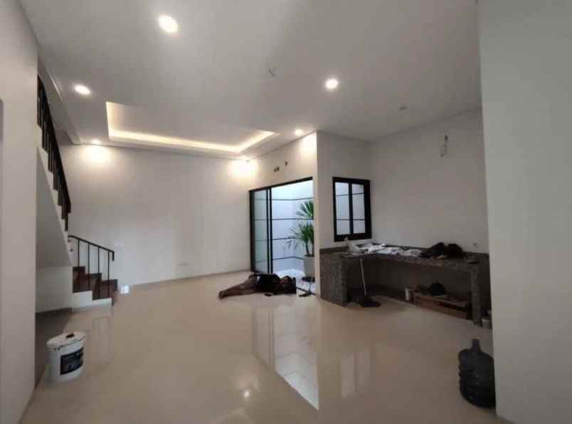 dijual rumah jalan taman puspa raya
