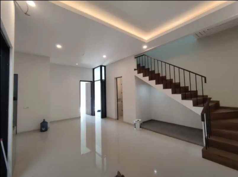 dijual rumah jalan taman puspa raya